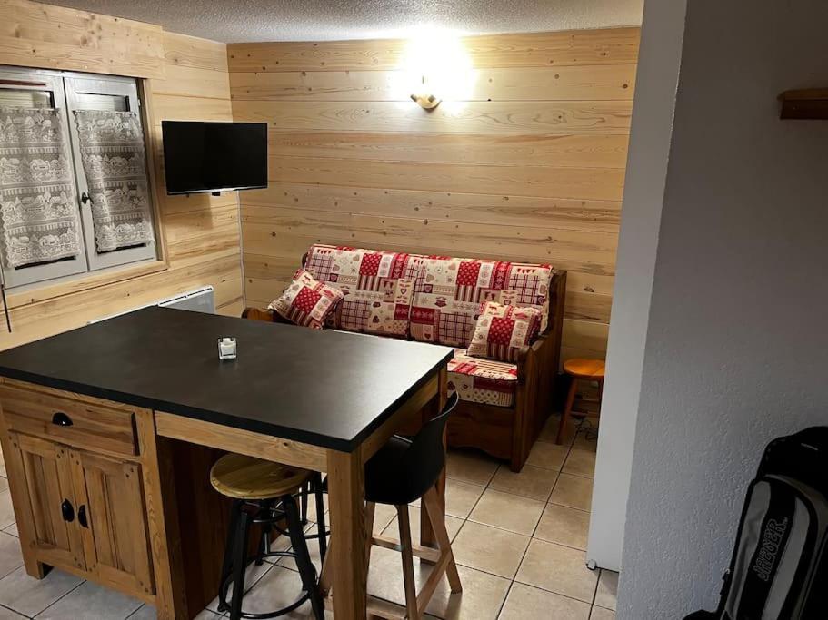 Appartement Au Pied Des Pistes Комблу Экстерьер фото