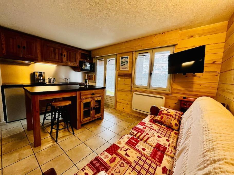 Appartement Au Pied Des Pistes Комблу Экстерьер фото
