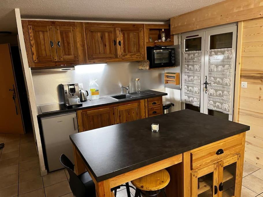 Appartement Au Pied Des Pistes Комблу Экстерьер фото